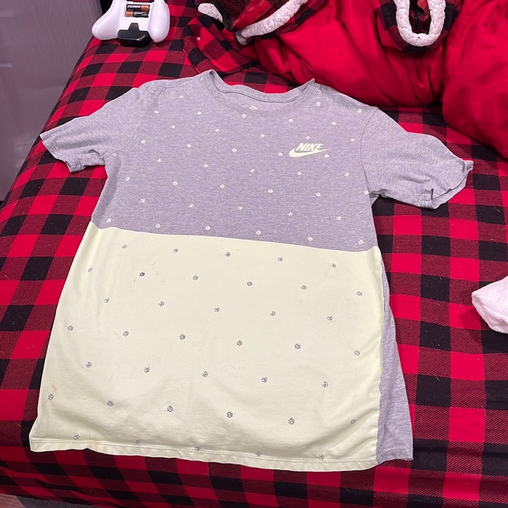 Nike mens T-shirt size medium.